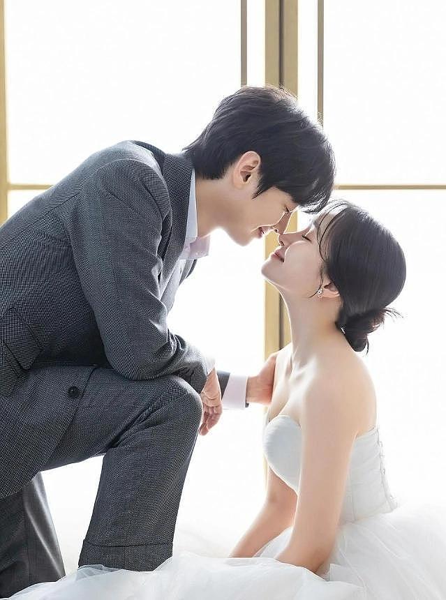 韩国女星宣布，与小三岁男演员结婚，公开婚纱照，网友表示祝福 - 3