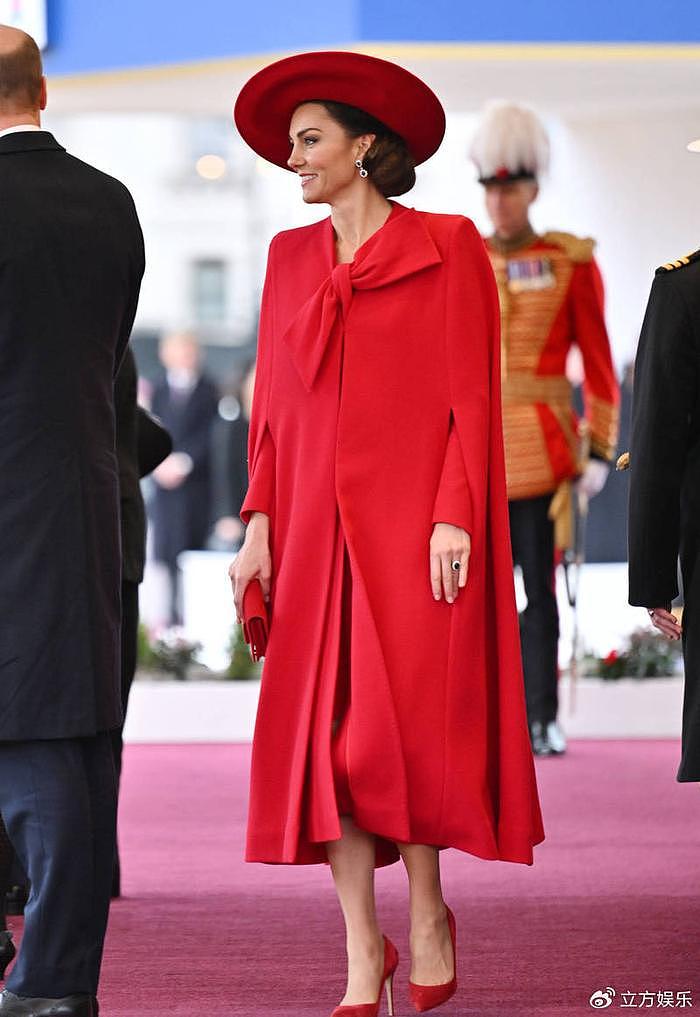 英国皇室会见韩国总统夫妇 凯特王妃一袭红裙亮相 - 4