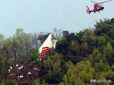 恶劣环境飞行员处置不当撞山，129人遇难：02年国航釜山空难