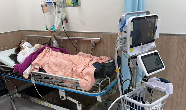 64岁女星向娃被送急诊，为完成工作身体透支，医院病床照也曝光 - 2