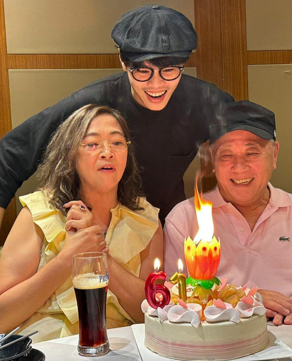 前TVB视帝夏雨为太太庆祝61岁生日 夫妻俩合影似两代人 - 5