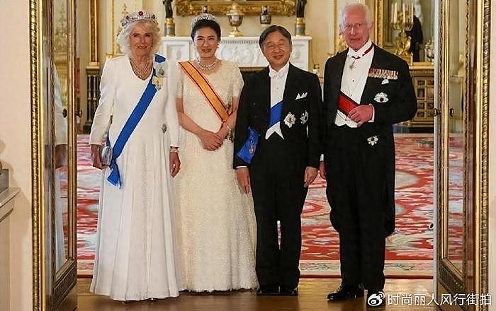 雅子皇后在英国国宴放大招！穿白裙戴钻石皇冠好美，卡米拉也不输 - 1
