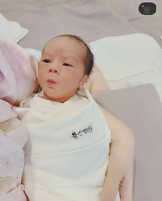韩国女星黄信英诞下三胞胎，晒孩子照片报喜，曾求子多年历经艰辛 - 5