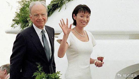 92岁默多克第五次大婚，迎娶67岁美女科学家，23岁混血女儿带男友出席 - 5