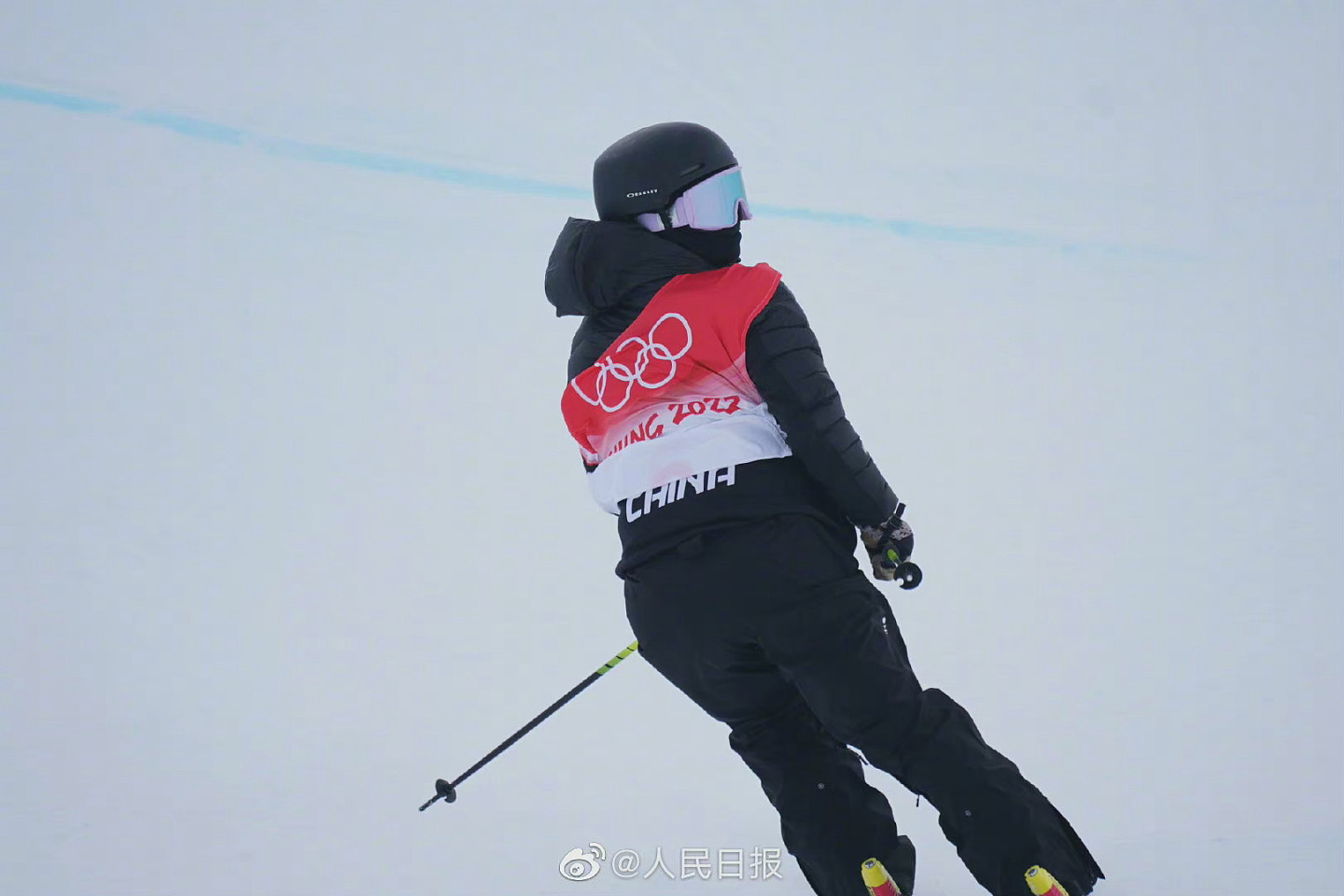 在今天的自由式滑雪女子U型场地技巧资格赛上…… - 2