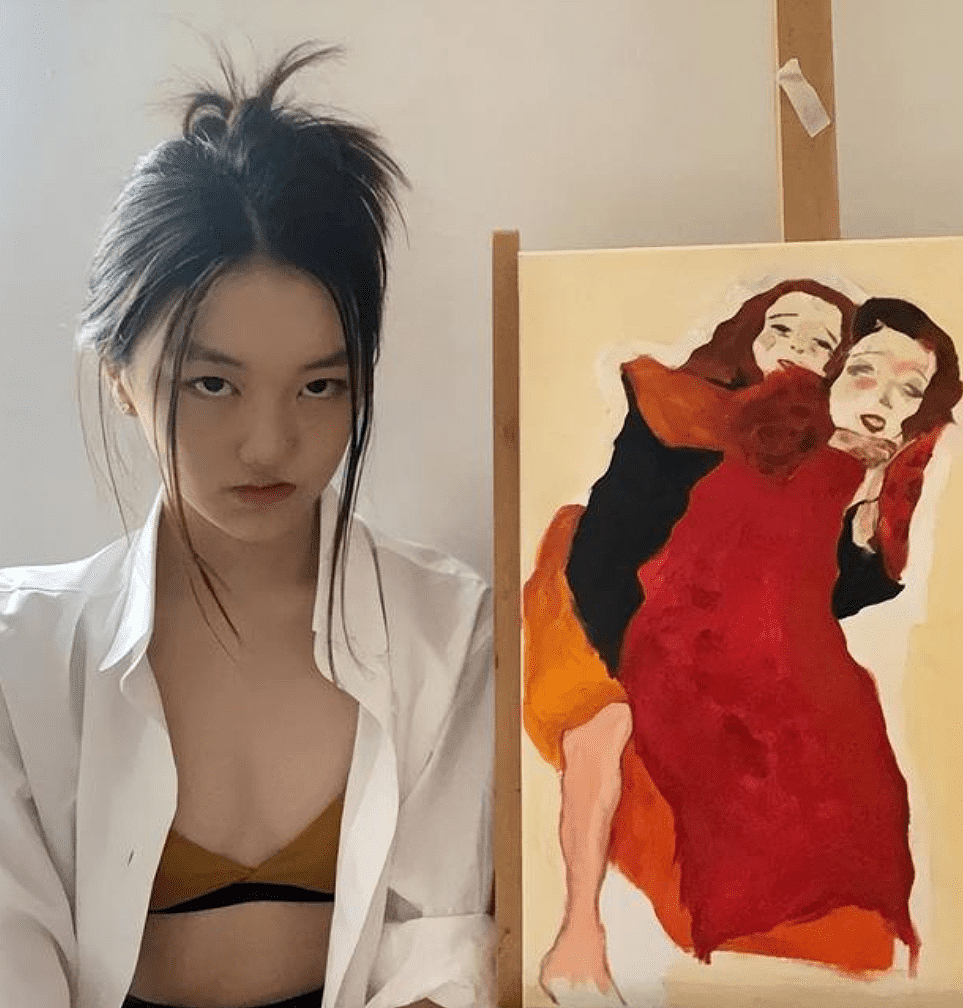 李嫣晒母女同框油画，打扮性感胸前仅一个蝴蝶结，气质与王菲神似 - 2