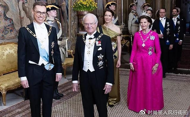 瑞典王室举行国宴！芬兰第一夫人穿香槟金太美，81岁王后穿芭比粉 - 5