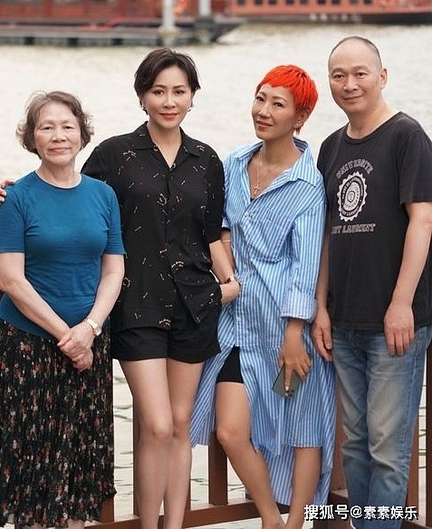 刘嘉玲在上海为母亲庆生，梁朝伟搂着岳母出镜，全家人开心合影 - 8