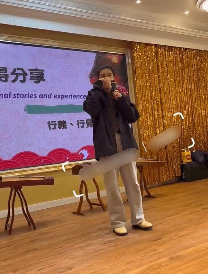 55岁王祖贤国外参加华人聚会，穿着朴素接地气，上台紧张数度哽咽 - 5