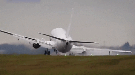 搞笑GIF趣图： 这架飞机在起飞的时候，到底经历了什么 - 4