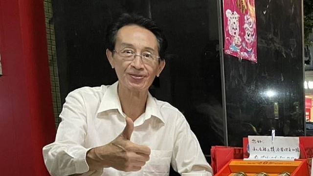 69岁港星关聪定居台湾摆摊卖货，一生未婚，曾被骗500万借酒消愁 - 2