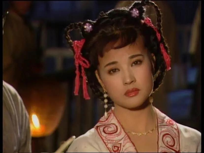 刘晓庆晒早年清宫剧照，拍戏时她在片场讨饭，被后勤人员气哭 - 8