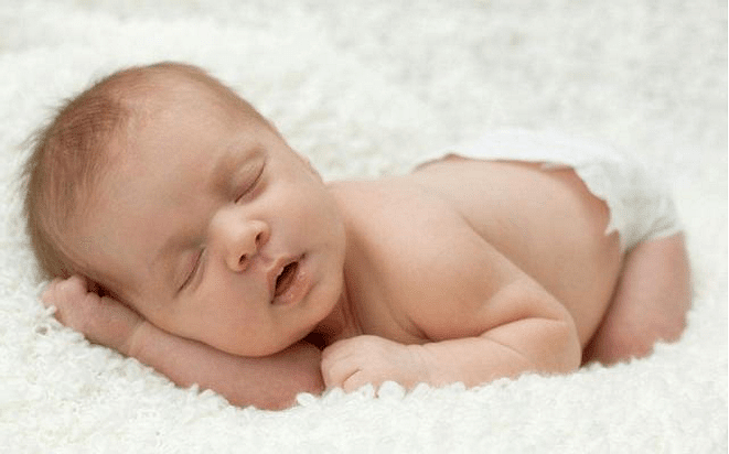 新生儿睡姿有讲究，仰卧、侧卧、俯卧，到底哪个才最适合宝宝？ - 6
