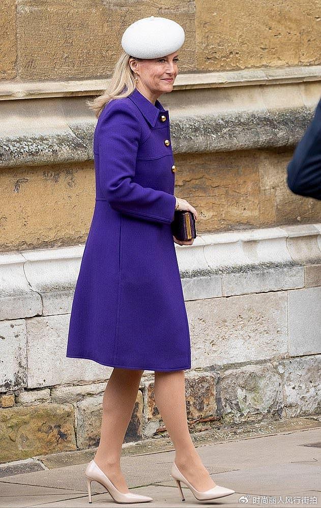 苏菲王妃在复活节美得惊艳！一身紫色大衣有戴妃风采，卡米拉风光 - 4
