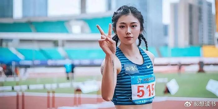 爽文中的大女主，吴艳妮再获女子100米栏冠军，采访时掉下假睫毛 - 9