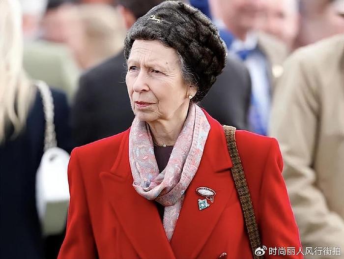 73岁英国长公主被迫当劳模！一袭红衣裹身好明媚，7天竟然营业8次 - 7