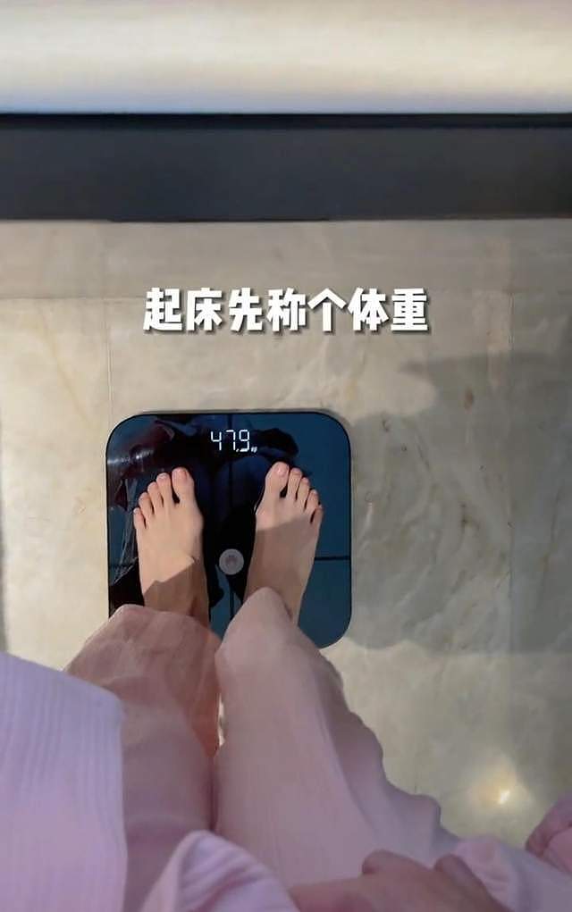 43岁倪虹洁自曝体重仅96斤，午饭吃一小碗鸡蛋羹，衣服多到数不清 - 2