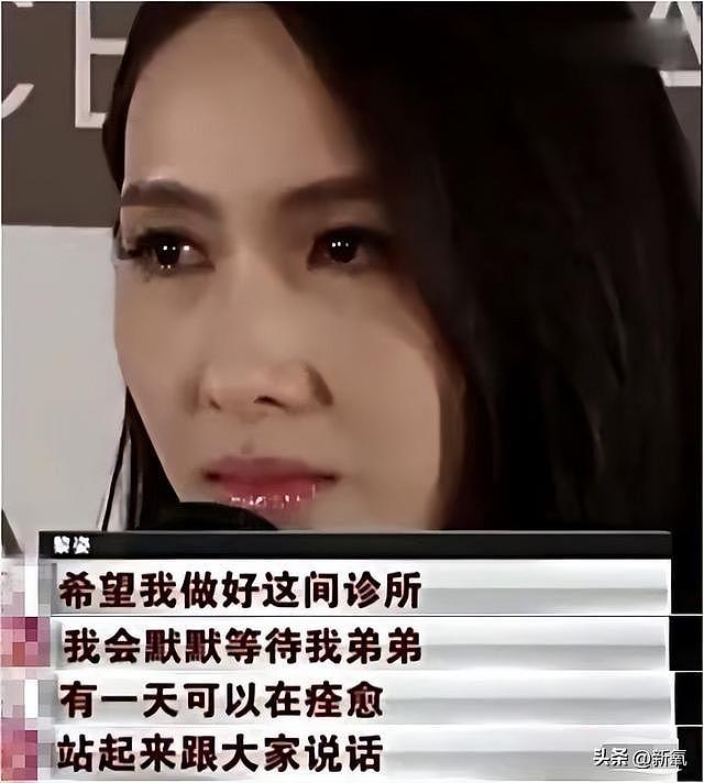 53岁黎姿与三个女儿同框，母女似姐妹！反衬得富豪老公像爷爷 - 11