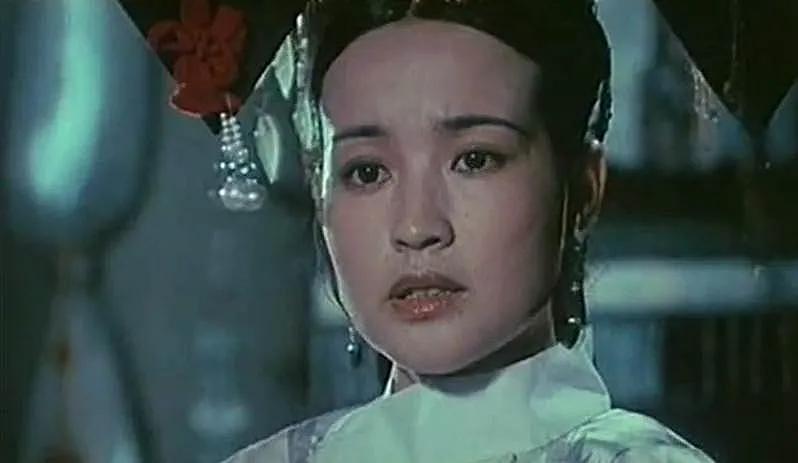 刘晓庆晒早年清宫剧照，拍戏时她在片场讨饭，被后勤人员气哭 - 6