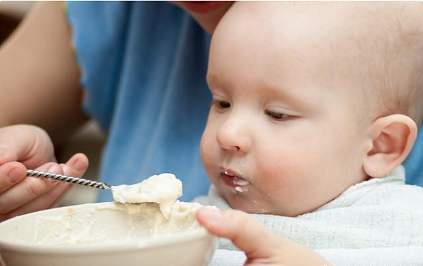 宝宝开始吃辅食后，喂奶量如何变化才合适？家长要根据月龄来判断 - 6