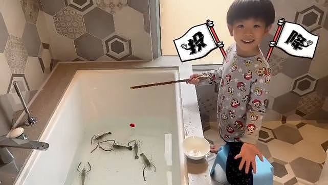 TVB小生黎诺懿让儿子在家抗疫不无聊 将浴缸改钓虾场让儿子解闷 - 4