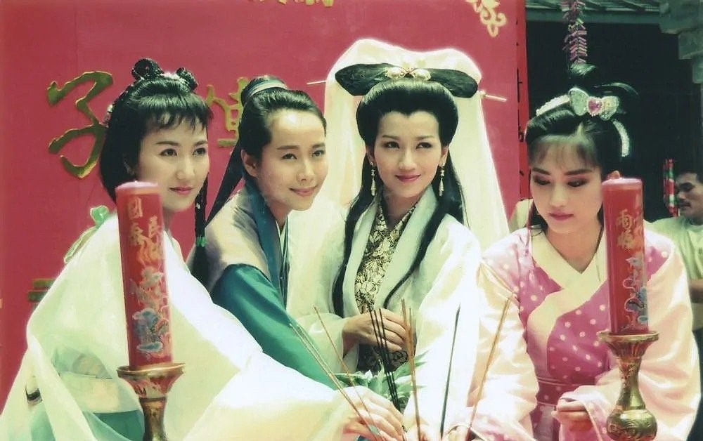 《新白娘子传奇》开播三十年，64岁小青美貌依旧，不见赵雅芝叶童 - 12