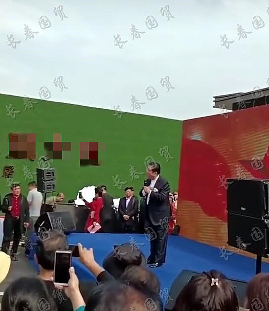 82岁著名歌唱家李双江现身商演，舞台简陋寒酸仍卖力捞金 - 3