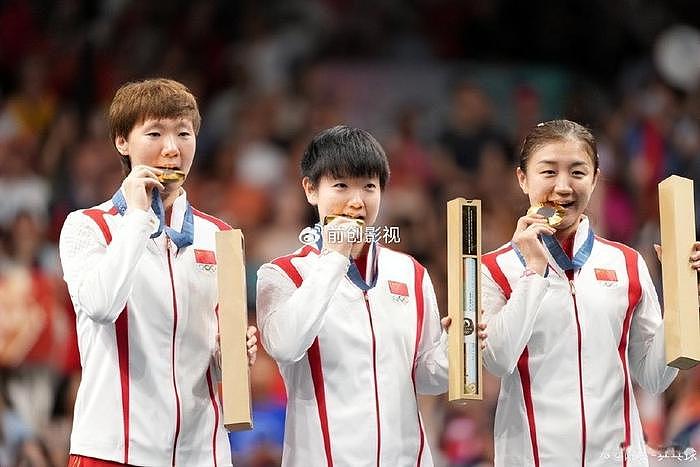 莎局！陈梦谈女乒牵手领奖：孙颖莎是总导演 设计安排得明明白白 - 1