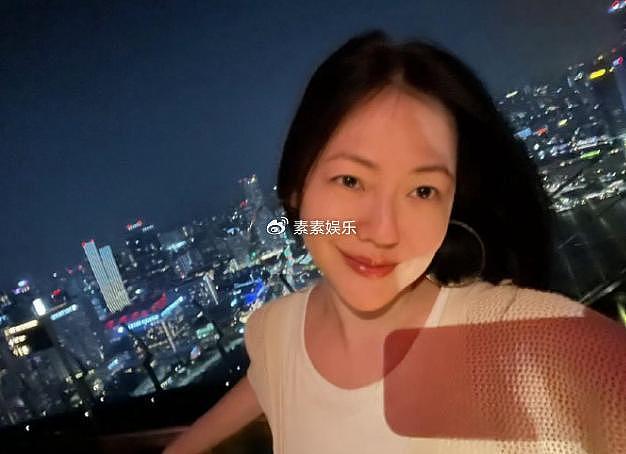 小S女儿这是穿的啥？走在街上不尴尬吗？ - 1