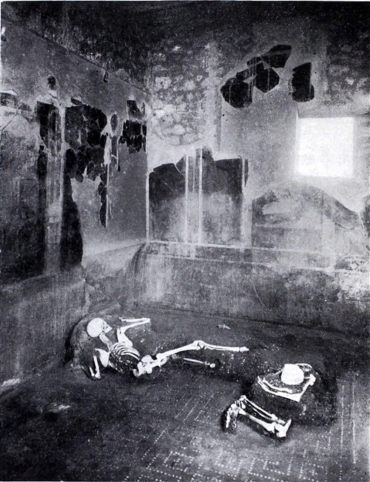 在庞贝“匠人之家”（9号房间）中发现的两个人。 图片出自书籍“Notizie degli Scavi di Antichita”1934年版第286页图10