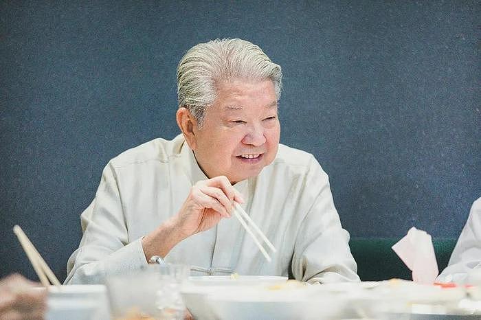 82岁香港名流独居酒店，称老婆去世是好事，曾交往超过60个女友 - 9