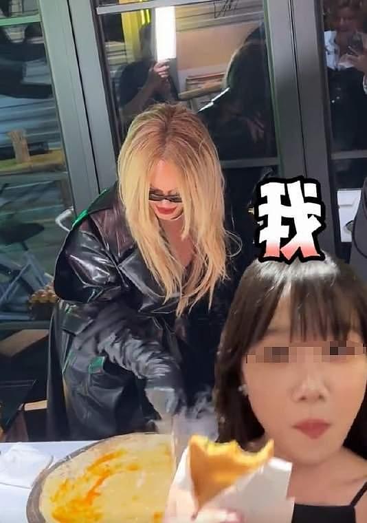 蕾哈娜空降上海摊煎饼，跨界太猛了，美妆博主要不要去歌手露一手 - 1