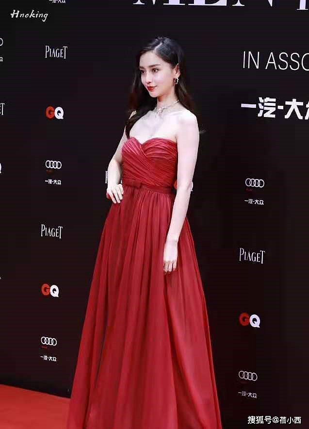 Angelababy杨颖的衣品没话说，一袭红色抹胸裙亮相，气质太惊艳 - 2