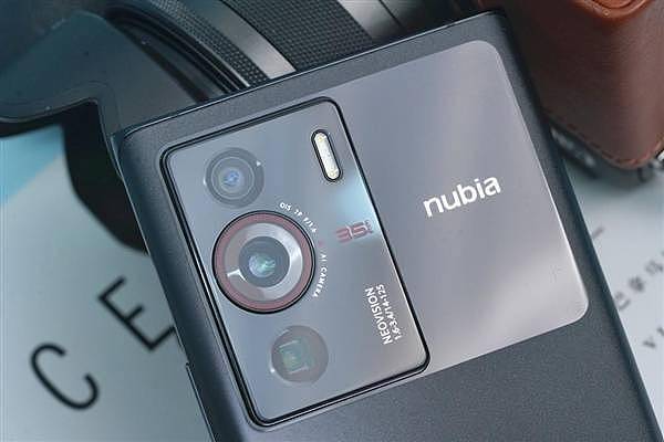 行业第一颗35mm主摄！努比亚Z40 Pro星际黑开箱图赏 - 14