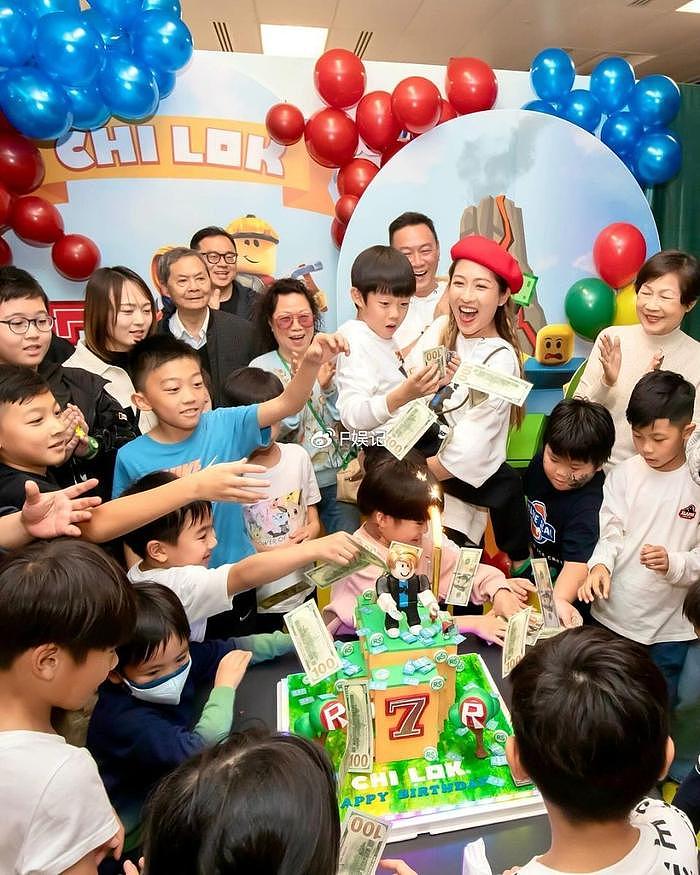 陈敏之为儿子开派对庆祝7岁生日 一家三口穿亲子装难得晒全家福 - 8
