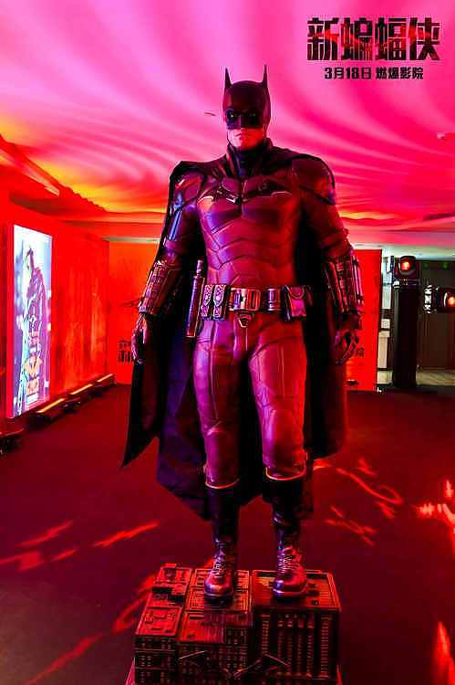 《新蝙蝠侠》中国首映 罗伯特·帕丁森大秀蝙蝠侠式完美下颌线 - 3