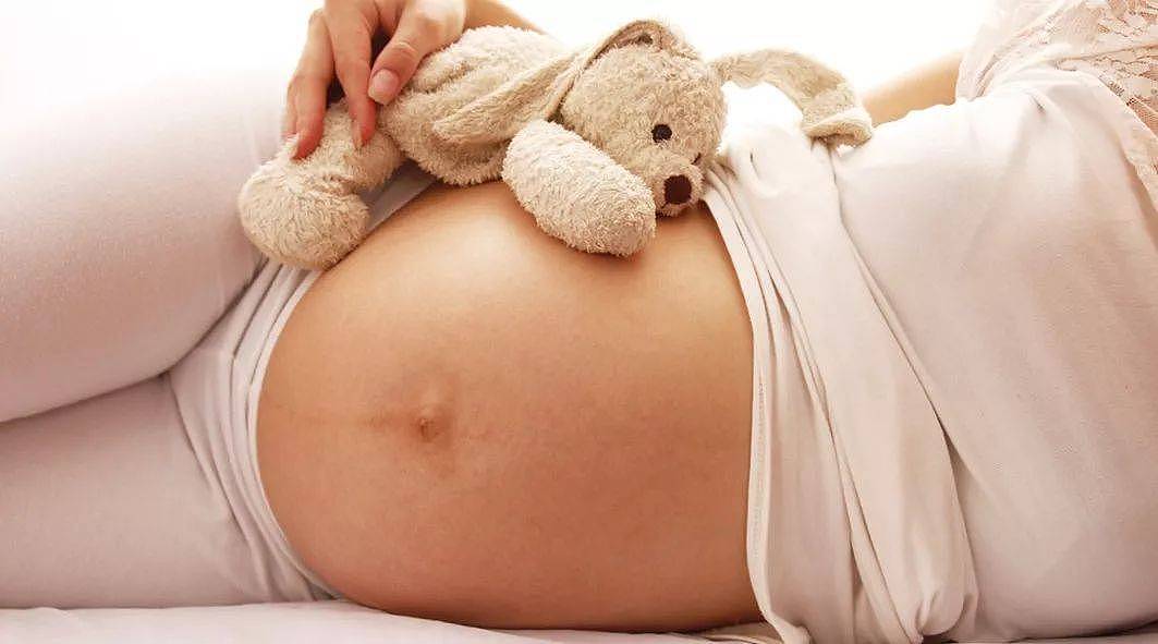 孕早期到晚期坚持左侧卧，却惹来麻烦，原来早晚期的睡姿有大区别 - 2