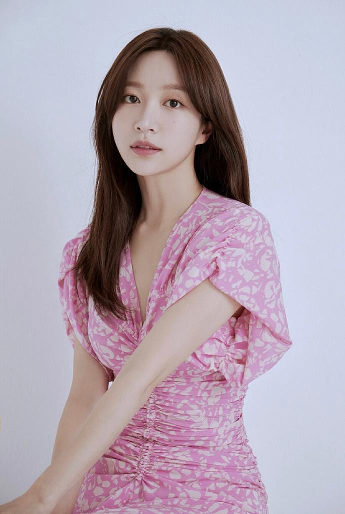 韩国知名女星透露，当女爱豆时，身高168厘米，体重50公斤 - 5