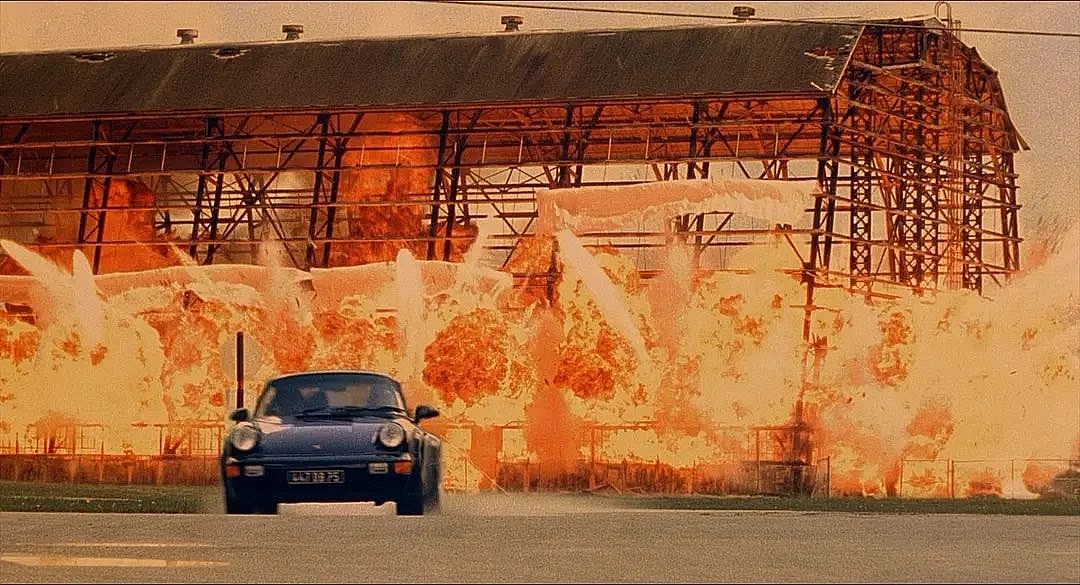 拍了28年大片的爆炸贝，凭变形金刚全球大火，这次是亡命救护车 - 9