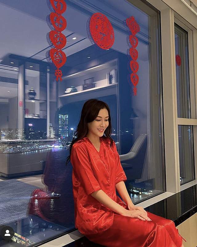 28岁TVB女星陈诗欣举办婚礼，与学霸老公相恋多年，两人跪地敬茶 - 6