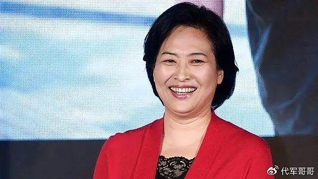 国家一级演员许娣：与初恋老公恩爱41年生一子，拍戏挣的钱全给他 - 18