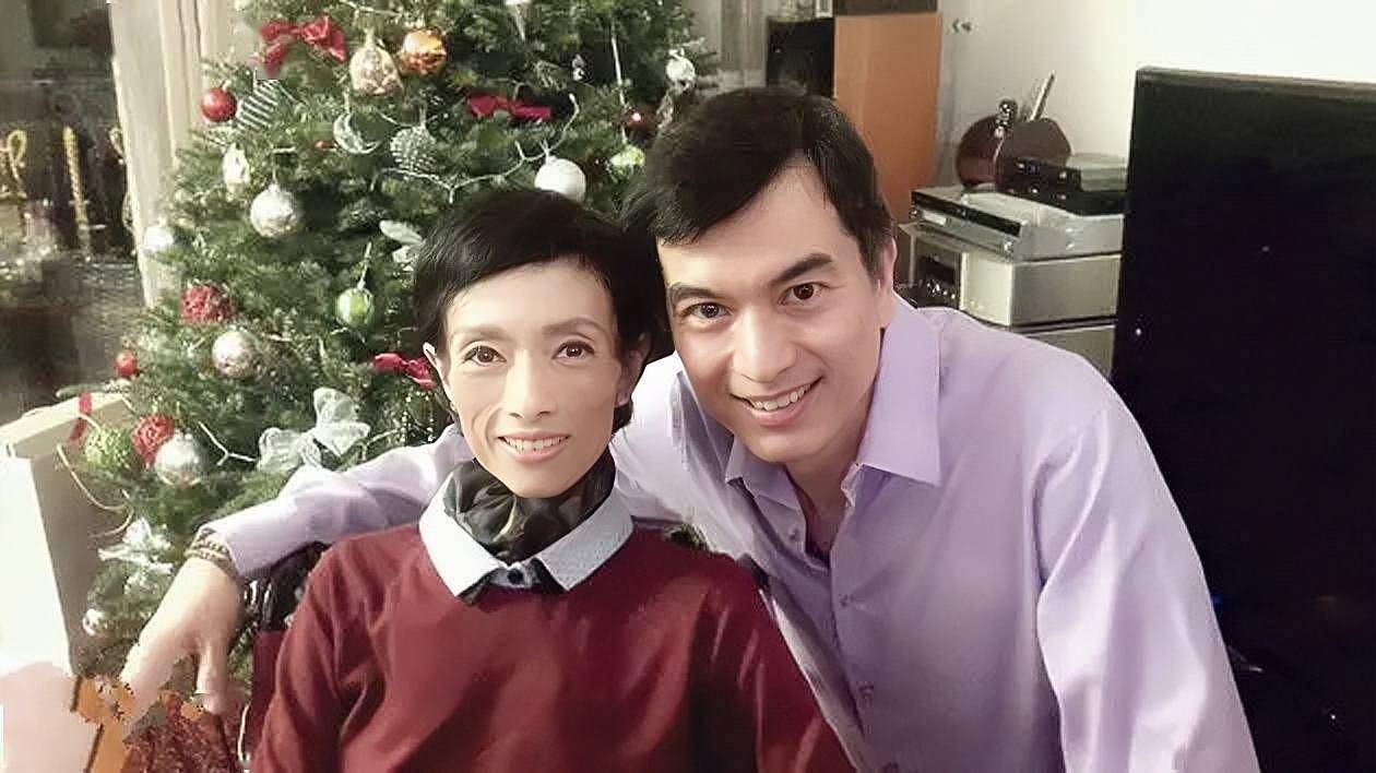 香港著名女星胃癌离世7年，丈夫另结新欢，与现任妻子频繁秀恩爱 - 2
