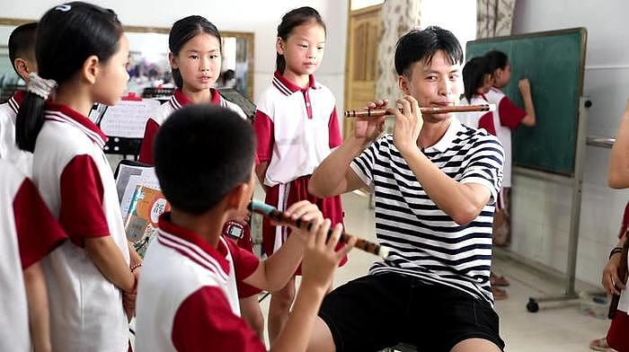 《音乐课》致敬教师，献礼中国第40个教师节 - 1