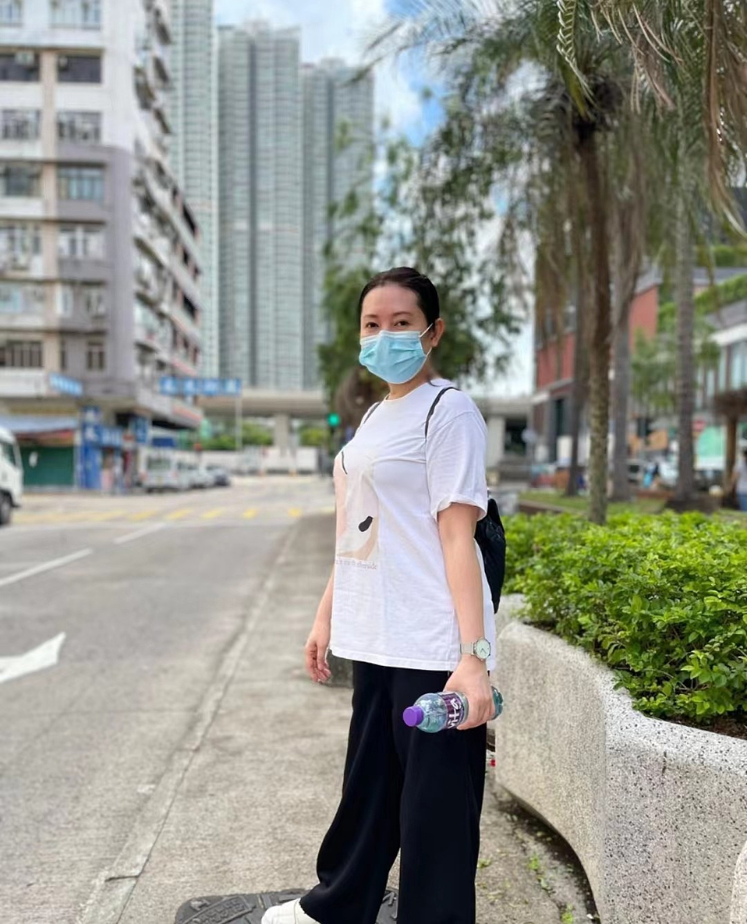 56岁香港性感女神变大妈，李丽珍外出逛街无人识，自嘲又老又胖 - 3