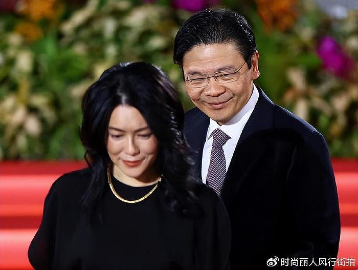 新加坡新任总理夫人因高颜值上热搜！黑裙配金链太美，堪比女明星 - 2