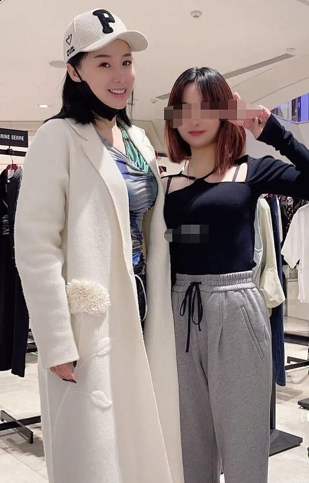 姚芊羽逛奢侈品店，42岁材丰腴比少女还火辣，至今还是单身 - 5