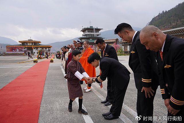 不丹王后一家三口访问孟加拉国！王后穿绿裙超美，8岁小王子萌翻 - 8