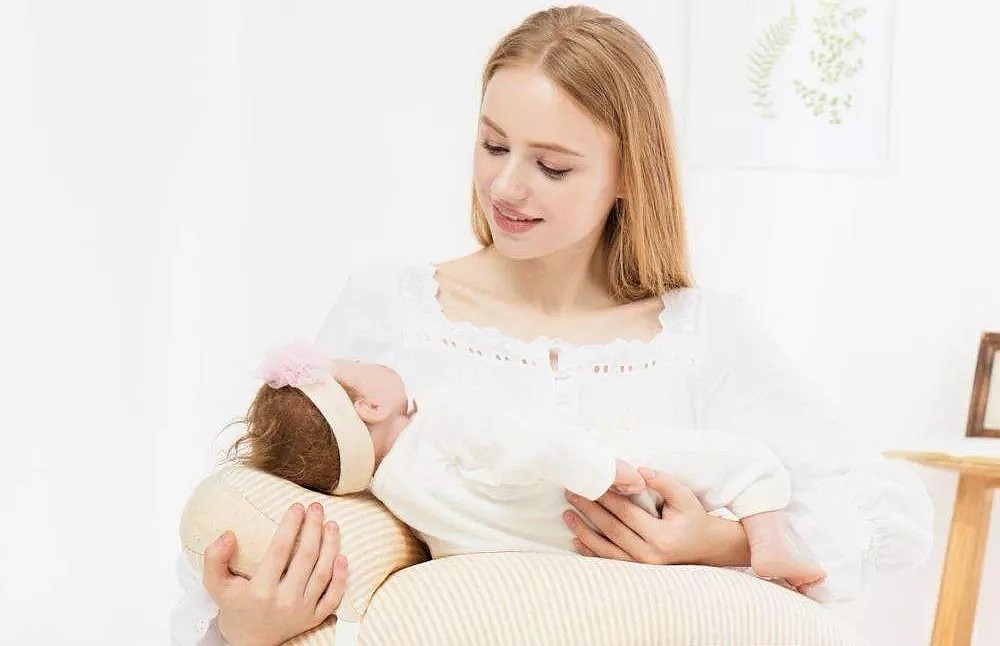 夜奶除了时间，哺乳姿势的选择也很重要，宝妈和新生儿都能受益 - 6
