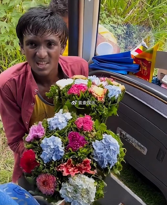 斯里兰卡卖花小伙感谢中国网友：你们的善良淳朴，像鲜花一样灿烂 - 19