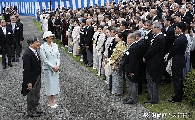 日本皇室出席游园会！雅子皇后蓝套装好美，爱子粉裙不输佳子公主 - 6